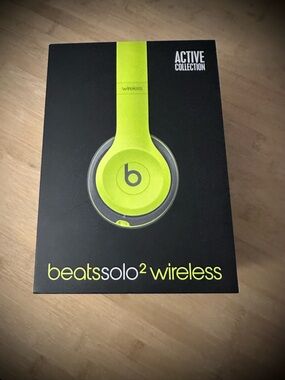 Beats by Dre Solo2 Wireless Headphones - Shock Yellow